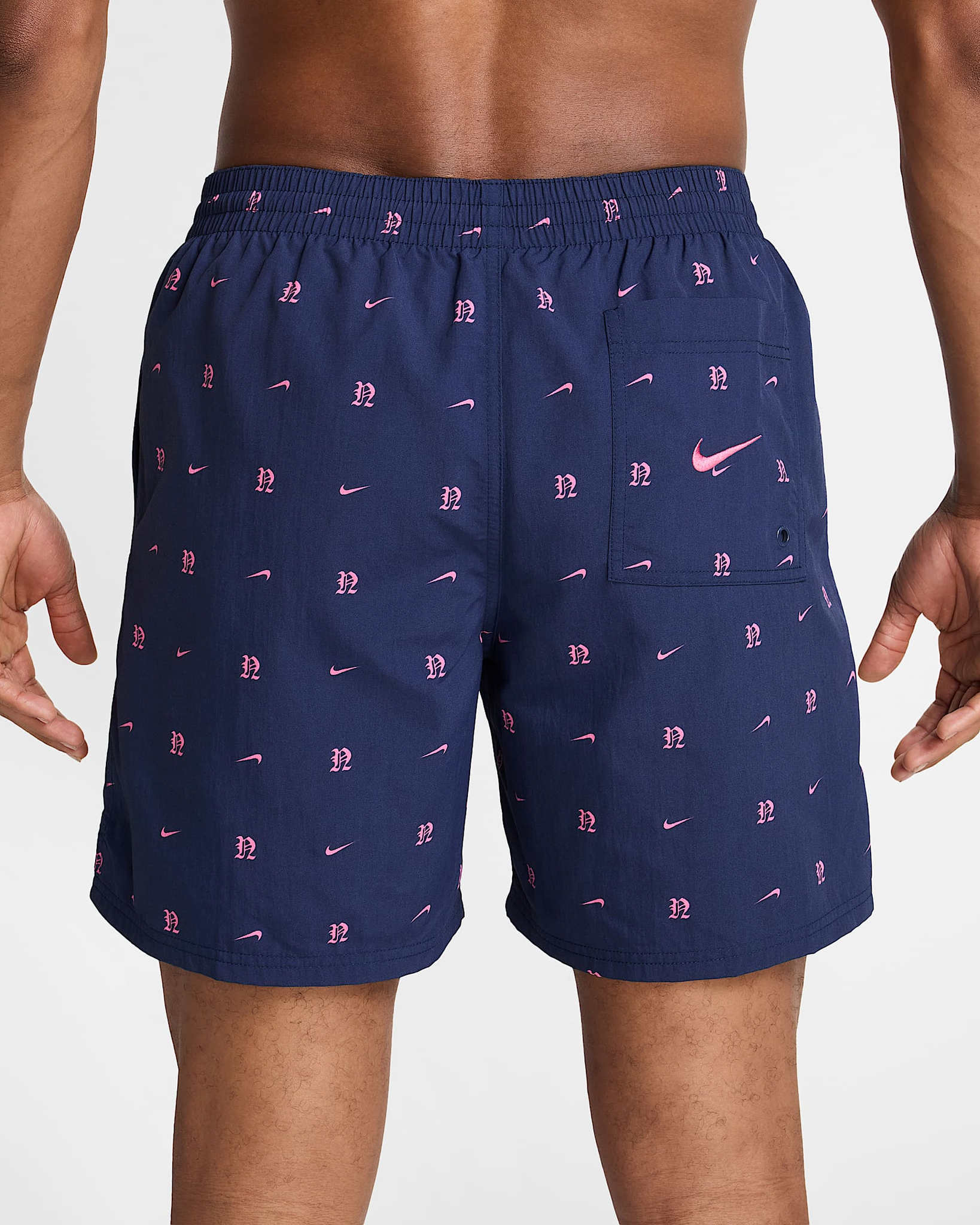 Short de bain Nike bleu marine à imprimé lettres roses NESSF518
