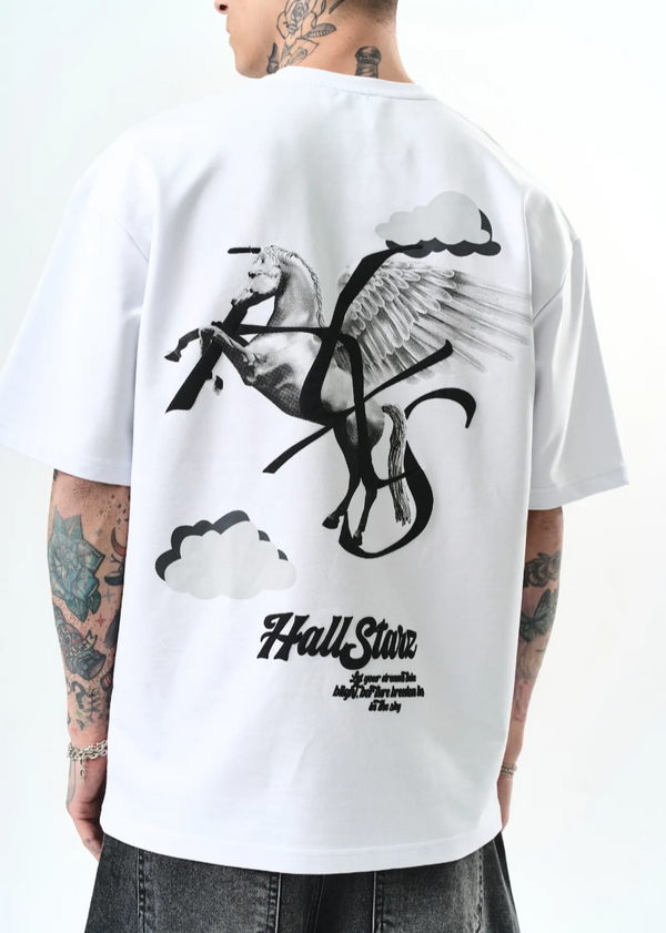 T-shirt oversize homme Hallstarz – Licorne ailée et nuages Maka – Blanc