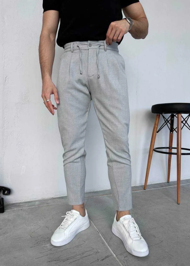 Pantalon gris fuselé