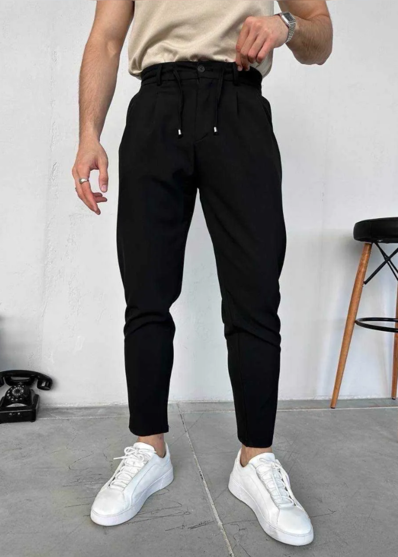 Pantalon noir fuselé