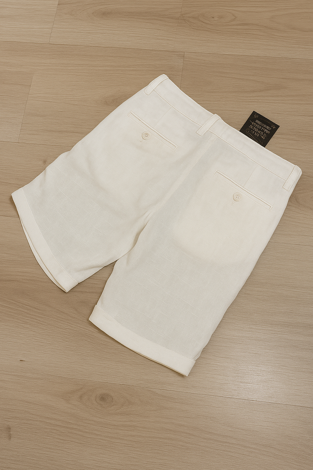 Short homme en lin blanc cassé