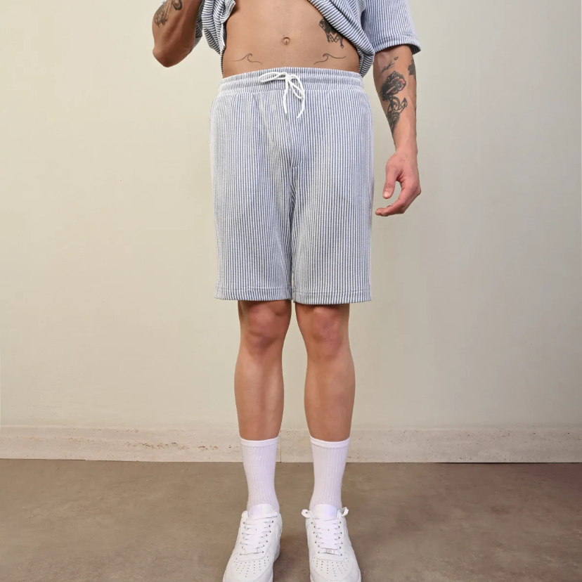 Short texturé léger à rayures